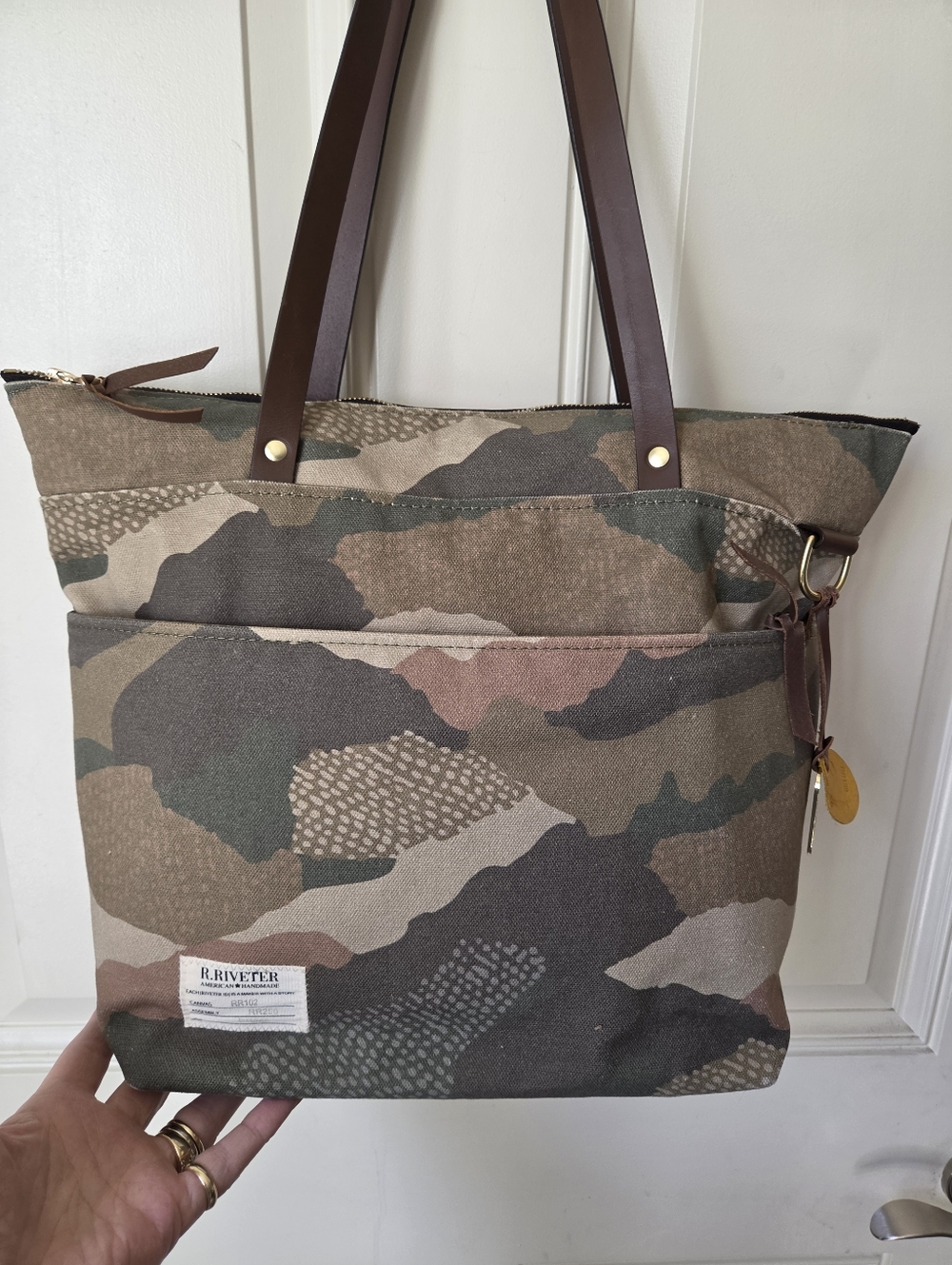 R.RIVITER "ADA" CAMO MIXED MEDIA TOTE BAG 💚🤎